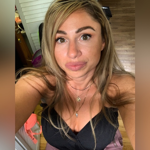 Meet your Posher, Sara - Picture 2 of 4